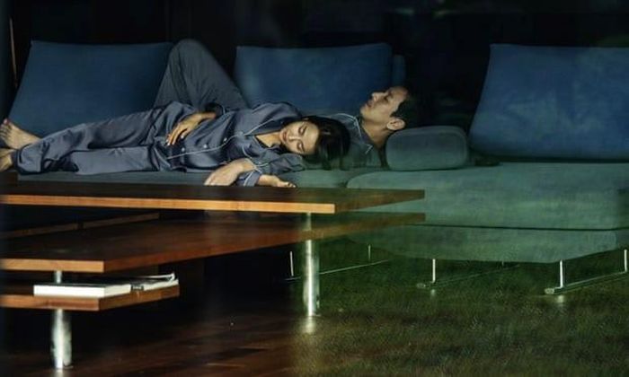 Cảnh nóng trên divan bộc lộ bản chất của nhân vật Park