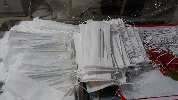 Cao đẳng Y tế Lâm Đồng đã tổ chức sản xuất loại khẩu trang 5 lớp..