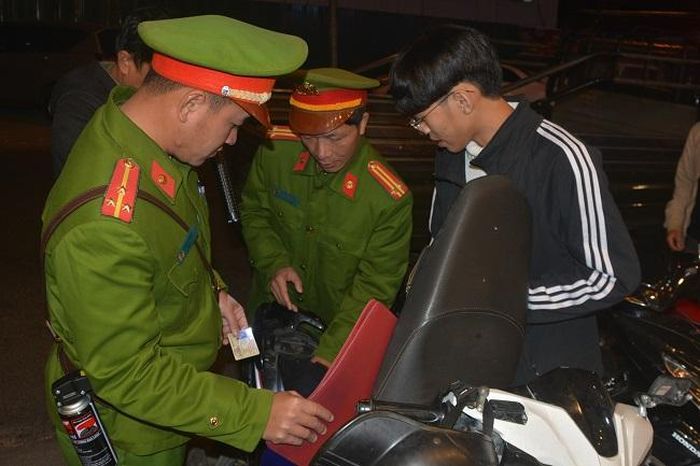 Công an các phường tại TP Đà Lạt thường xuyên tuần tra, kiểm soát và kiểm tra hành chính vào ban đêm để giữ vững ANTT