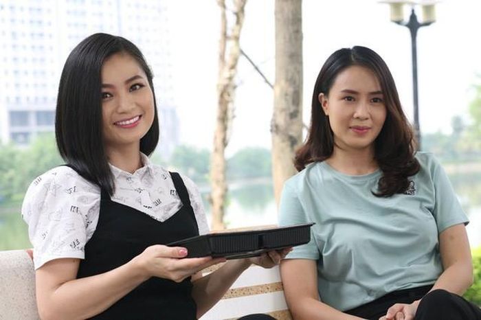 Ngay sau khi hoàn thành phim Hoa hồng trên ngực trái, Diệu Hương cùng gia đình đến Mỹ sinh sống