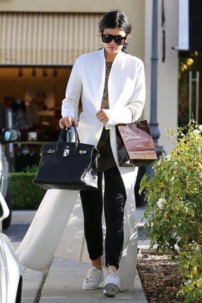 Bộ sưu tập túi hiệu giá "trên trời" của Kylie Jenner.