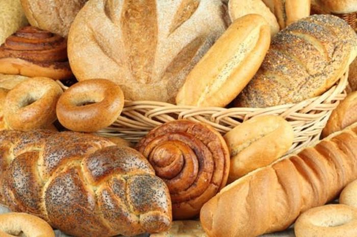 Bánh mì cũng được đánh giá là thực phẩm dành cho người ăn kiêng bởi lượng tinh bột đối kháng có trong nó giúp giảm cảm giác đói, kiểm soát lượng đường trong máu và tăng quá trình trao đổi chất. Ảnh minh họa: Internet