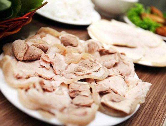  Khi chế biến thức ăn, cha mẹ hãy chế biến theo phương pháp luộc hoặc hấp, bởi cách này thường giữ được hầu hết các vitamin, khoáng chất cũng như không làm mất đi sự tươi ngon của các loại thực phẩm 