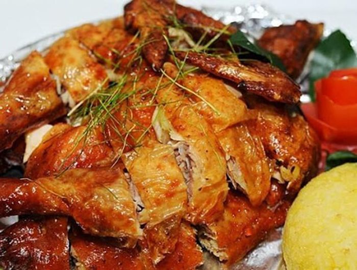  Đồng thời, hạn chế làm các món quay, chiên, xào, rán vì chế biến theo cách này sẽ tồn dư nhiều dầu mỡ,... Vì ở nhiệt độ cao, dầu mỡ dễ chuyển thành chất béo khó tiêu hóa, lâu ngày sẽ làm tăng thêm lượng calo dư thừa trong cơ thể 