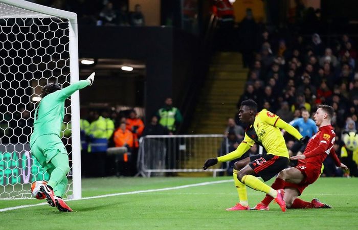 Cũng chính bộ ba này đã phối hợp ăn ý để mang về bàn mở tỷ số cho Watford ở phút 54.