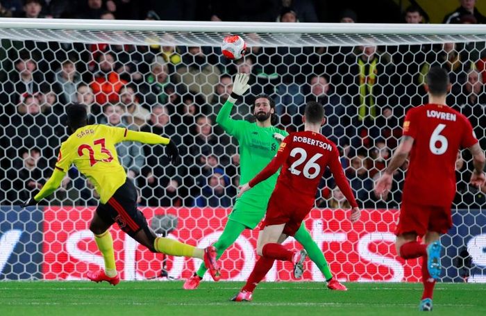 Mất trụ cột hàng công nhưng "Bầy ong" vẫn biết cách gây sức ép lên hàng thủ Liverpool bằng những pha xuyên phá của các ngôi sao đầy sức mạnh như Troy Deeney, Ismaila Sarr hay Doucoure.