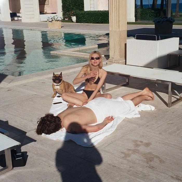  Nicola Peltz sở hữu vẻ ngoài xinh đẹp và gợi cảm. Nhiếp ảnh gia trẻ tuổi "nghiện" thân hình nóng bỏng của bạn gái. Trước đó, con trai của David Beckham khoe ảnh đối phương trong bộ bikini màu đen và chia sẻ: "Quá điên cuồng, điều may mắn nhất anh từng có”. 