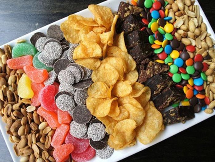  Tuy nhiên, trong bánh kẹo ngọt lại chứa quá nhiều chất gây béo phì ở trẻ nhỏ. 