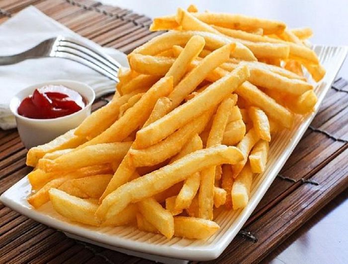  Bởi thế nên hạn chế cho trẻ ăn khoai tây chiên để đảm bảo sức khỏe của con luôn ở mức an toàn 