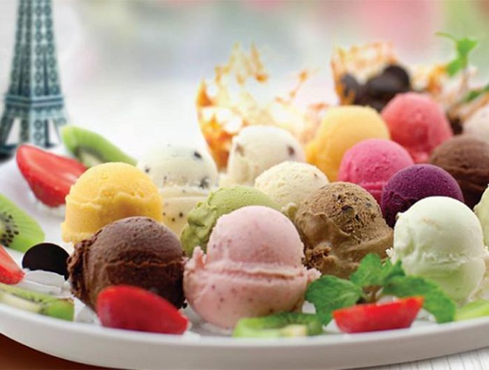  Đặc biệt trẻ em thường rất thích các loại kem như: kem sô cô la, kem vị kẹo, kem vani, kem chứa caramen...Thế nhưng trong kem thường có rất nhiều chất béo và calo. 
