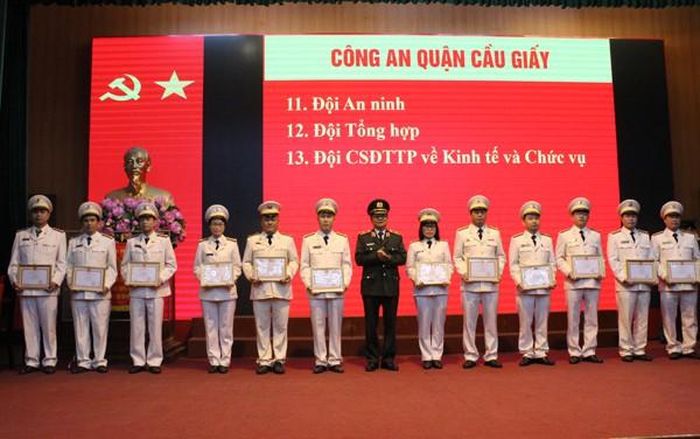 Tổng kết phong trào thi đua giai đoạn 2015-2020, Cụm thi đua số 5 CATP Hà Nội có 23 tập thể, 88 cá nhân được Giám đốc CATP tuyên dương điển hình tiên tiến