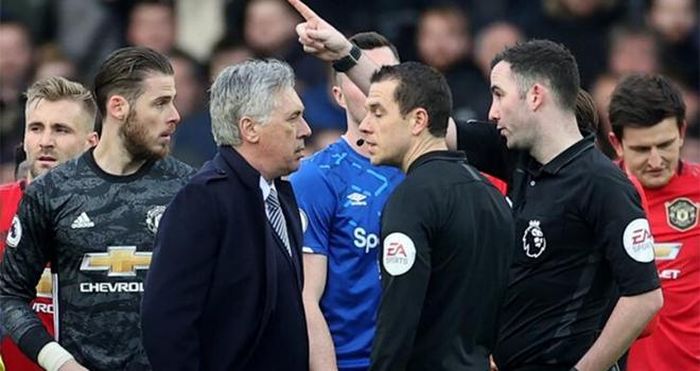 Carlo Ancelotti bị đuổi vì phản ứng thái quá