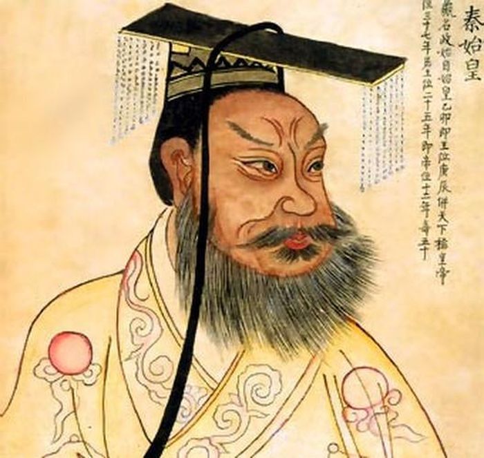 Khi trưởng thành, Tần Thủy Hoàng suốt ngày bận rộn chính sự, làm việc lao lực nên cả thể chất và tâm lý đều không khỏe mạnh như người bình thường.