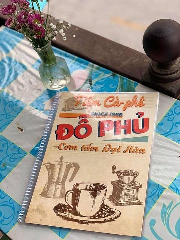Menu gọi món được giữ nguyên mẫu như thời các chiến sỹ biệt động "ngụy trang" để hoạt động trong lòng địch tại Sài Gòn - TP Hồ Chí Minh.