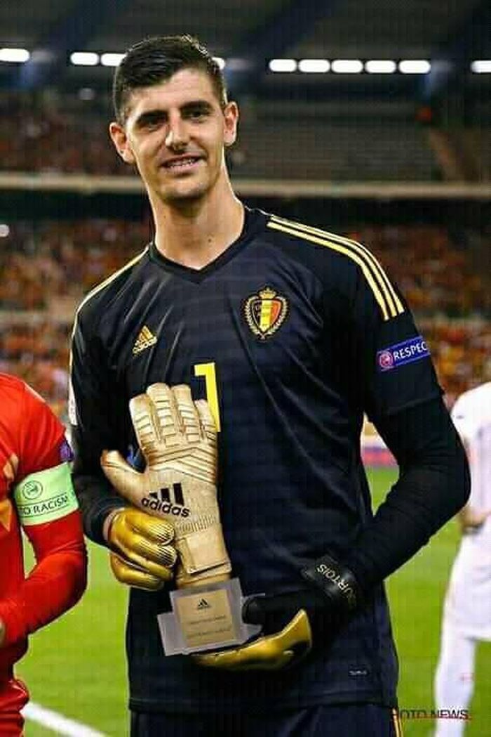 Thibaut Courtois nhận giải "Găng tay vàng". Trong suốt 90 thủ thành người Bỉ đã làm nản lòng hàng công đắt giá của Barca. Trước trận này Thibaut Courtois đã phát biểu rằng anh chỉ coi Lionel Messi như một cầu thủ bình thường và hôm nay đúng là anh đã biến M10 thành một cầu thủ bình thường.