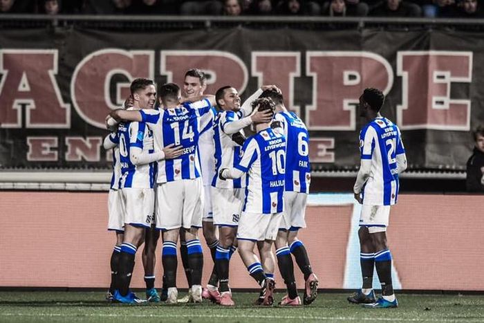 Sân nhà là điểm tựa duy nhất của Heerenveen trước Ajax. Ảnh: Heerenveen.
