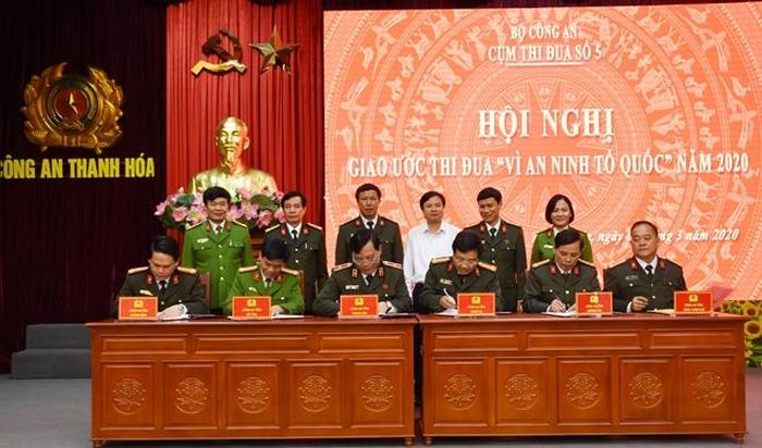 Các đơn vị trong Cụm Thi đua số 5 ký giao ước thi đua