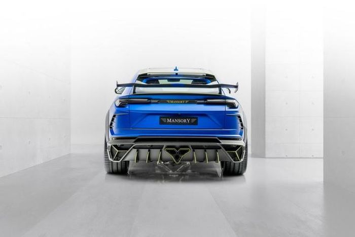  Bản độ Mansory Venatus nâng cao đáng kể sức mạnh này với công suất 800 mã lực, mô-men xoắn cực đại 1.000 Nm, tăng tốc 0-100 km/h trong 3,3 giây, tốc độ tối đa 320 km/h. 