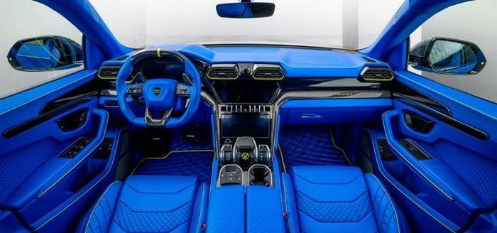 Sức mạnh và hiệu suất của Mansory Venatus ngang ngửa siêu xe. Nội thất bọc da xanh, kết hợp các chi tiết làm từ sợi carbon và có màu xanh nõn chuối. ảnh 