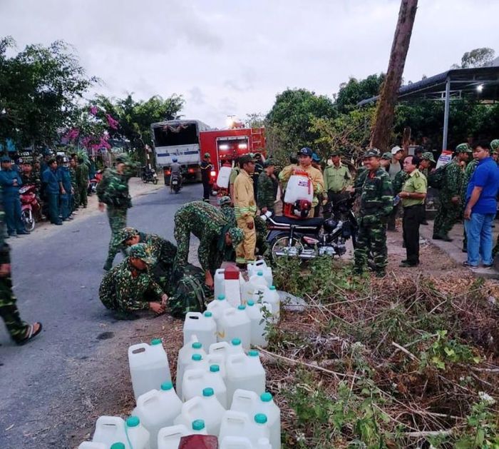 Ngành chức năng An Giang huy động lực lượng và phương tiện để chữa cháy rừng 