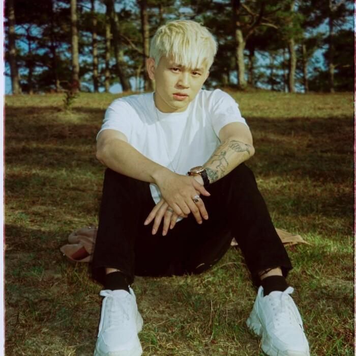 B Ray hết lần này đến lần khác gây hấn với fan BTS.