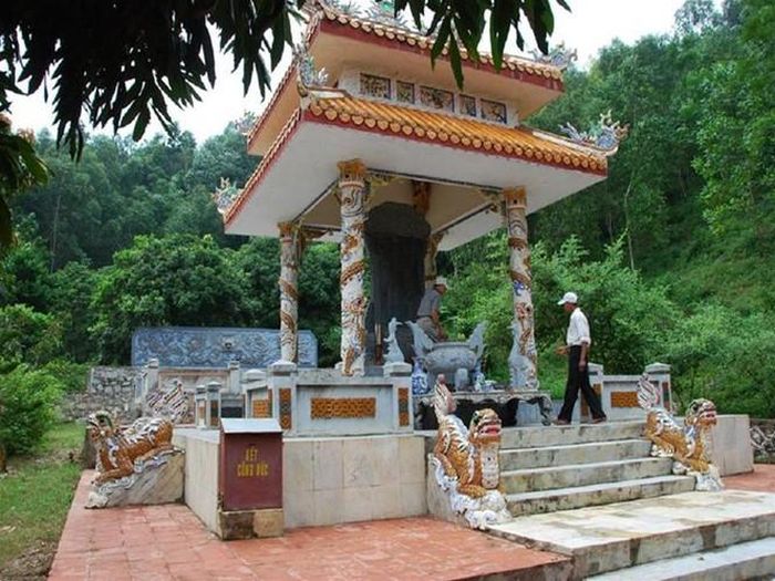 Lăng Trường Nguyên được xây mới
