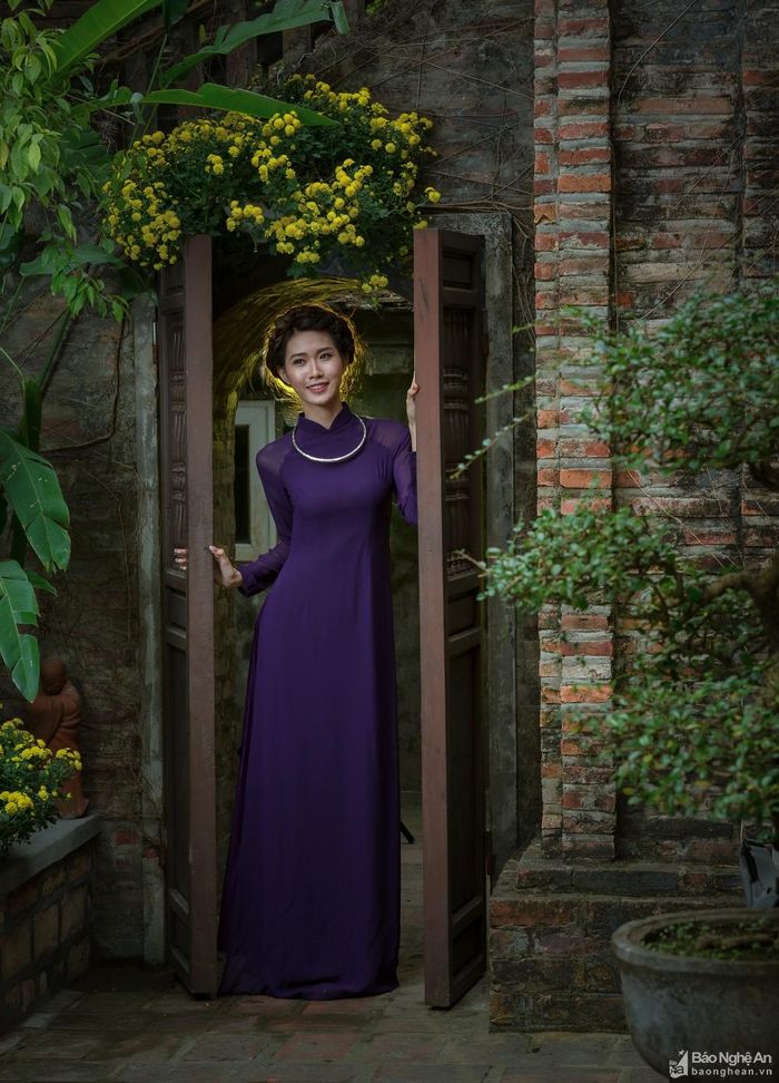Không chỉ là trang phục truyền thống, áo dài còn thể hiện những giá trị tốt đẹp về đạo đức, thẩm mỹ và là một di sản quý báu cha ông để lại cần được giữ gìn và bảo tồn. Ảnh: Thành Vinh
