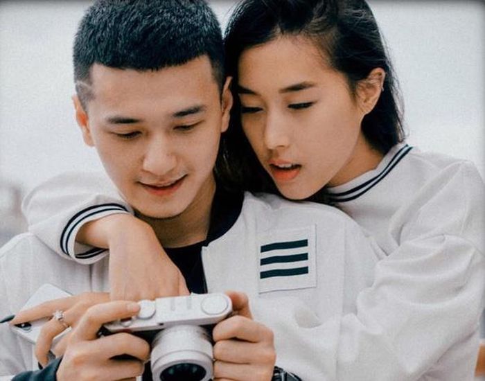  Ngày 6/3, trên trang cá nhân, Y-Vân lên tiếng chia sẻ về chuyện tình cảm. Cô cho biết cả hai đã chia tay sau 2 năm tươi đẹp và hy vọng vẫn luôn nhận được sự ủng hộ của mọi người dù cả hai không còn đi chung đường. Y-Vân từ chối chia sẻ thêm thông tin liên quan và khẳng định tất cả những gì cần nói đều nằm ở bài đăng mới nhất trên trang cá nhân. 