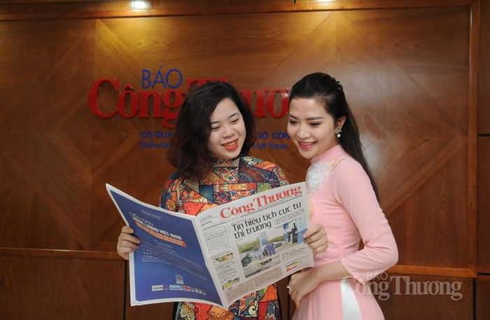 Cán bộ, công chức, viên chức ngành Công Thương mặc áo dài hưởng ứng chương trình “Áo dài - Di sản văn hóa Việt Nam”