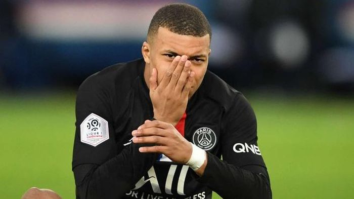 Mbappe bỏ ngỏ khả năng ra sân ở trận gặp Dortmund vì bị ốm. Ảnh: Getty.