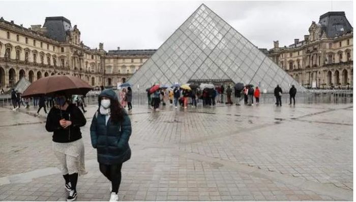 Bảo tàng Louvre hạn chế khách tham quan nhằm tránh lây lan COVID-19