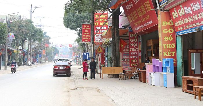 Trật tự hành lang ATGT tại nhiều tuyến đường nội thị, thị trấn Thanh Ba đã đi vào nền nếp.