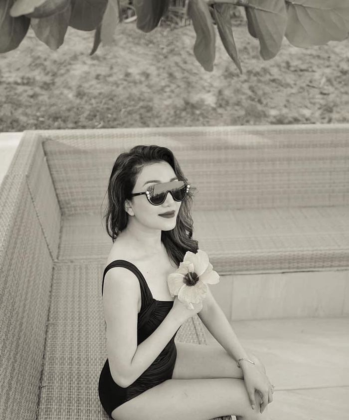 Thời trang là niềm đam mê cũng là công việc bổ trợ trong lĩnh vực ca hát cho nữ ca sĩ. 