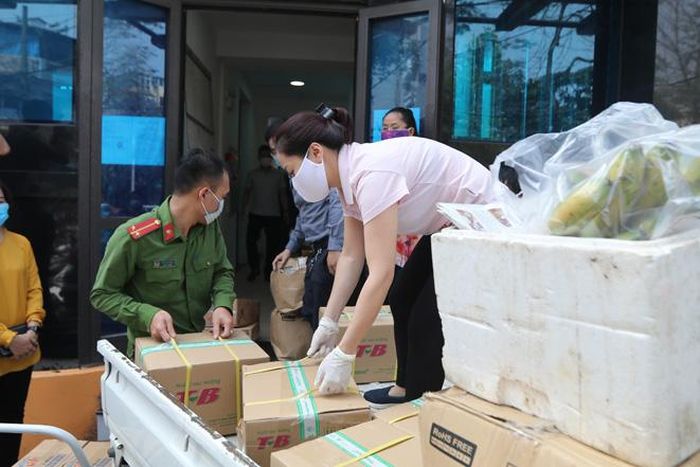 Các nhu yếu phẩm hàng ngày được cấp miễn phí cho người dân nơi đây.