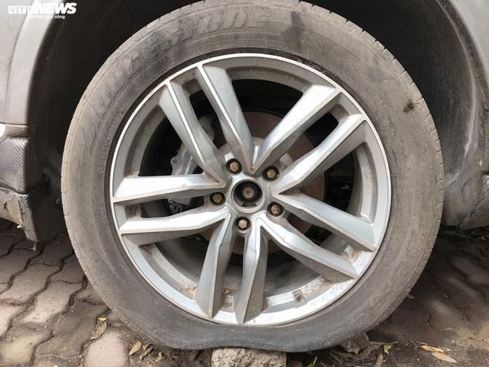 Cayenne có bộ la-zăng tiêu chuẩn 19-inch lớn hơn 1 inch so với bản tiền nhiệm.
