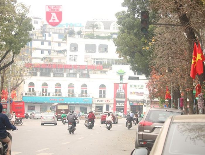 Một đoạn đường trước đài phun nước