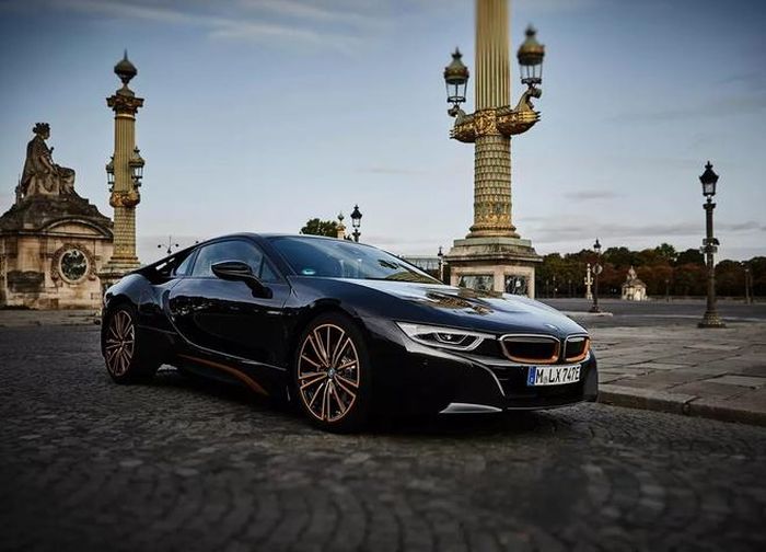 Thay thế cho BMW i8 là BMW i8 Ultimate Sophisto.