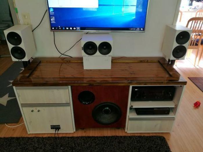 Tận dụng bàn làm PC vừa tiện lợi vừa sáng tạo.