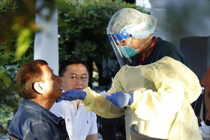  Các tuyến đường hàng không, đường thủy và đường bộ đến và đi khu vực vùng đô thị Manila sẽ bị chặn từ ngày 15-3 đến 14-4, trong khi việc tụ tập đông người cũng bị cấm. 