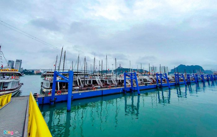Dự kiến Hạ Long sẽ dừng toàn bộ hoạt động đón khách trong 14 ngày để đảm bảo an toàn cho người dân và du khách.