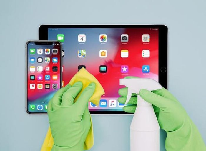  Sự bùng phát virus Corona buộc Apple phải khuyến khích người dùng vệ sinh điện thoại bằng hóa chất nhằm đảm bảo an toàn sức khỏe. Ảnh: Buy App Reviews. 