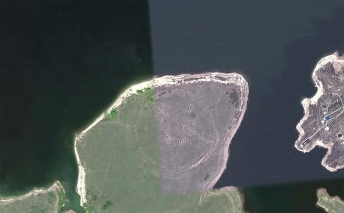 Công viên hình ngôi sao: Hình khối kỳ lạ này được Google Earth chụp lại thực tế là một công viên thuộc thành phố Lisakovsk, Kazakhstan.