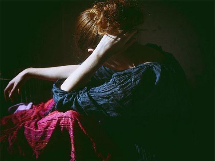 Dù là với dáng hình nào, một người phụ nữ ly hôn đều khiến người ta thấy đau lòng - Ảnh minh họa: Internet