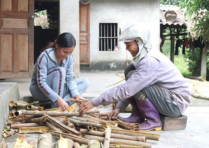 Dưới sự lãnh đạo của chi bộ, người dân Châu Đá tập trung phát triển kinh tế đồi rừng, nhiều hộ đã thoát nghèo từ trồng quế.
