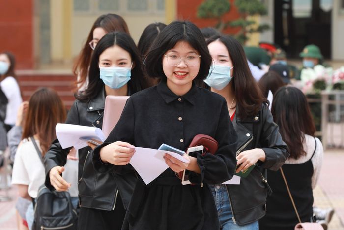 Nụ cười và ánh mắt.