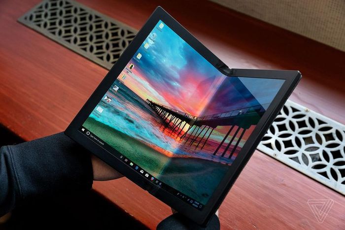  Virus corona đã ảnh hưởng đến kế hoạch ra mắt, lên kệ của những chiếc PC đột phá. Ảnh: The Verge. 