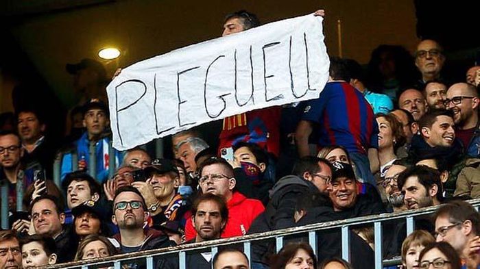 Chủ tịch Bartomeu không được lòng các CĐV Barca