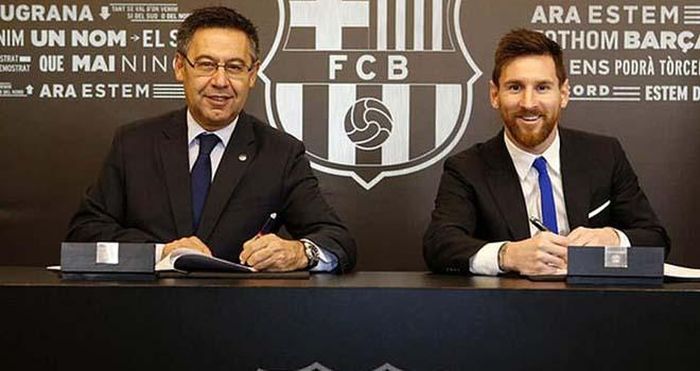 Messi trong lễ ký hợp đồng mới năm 2017