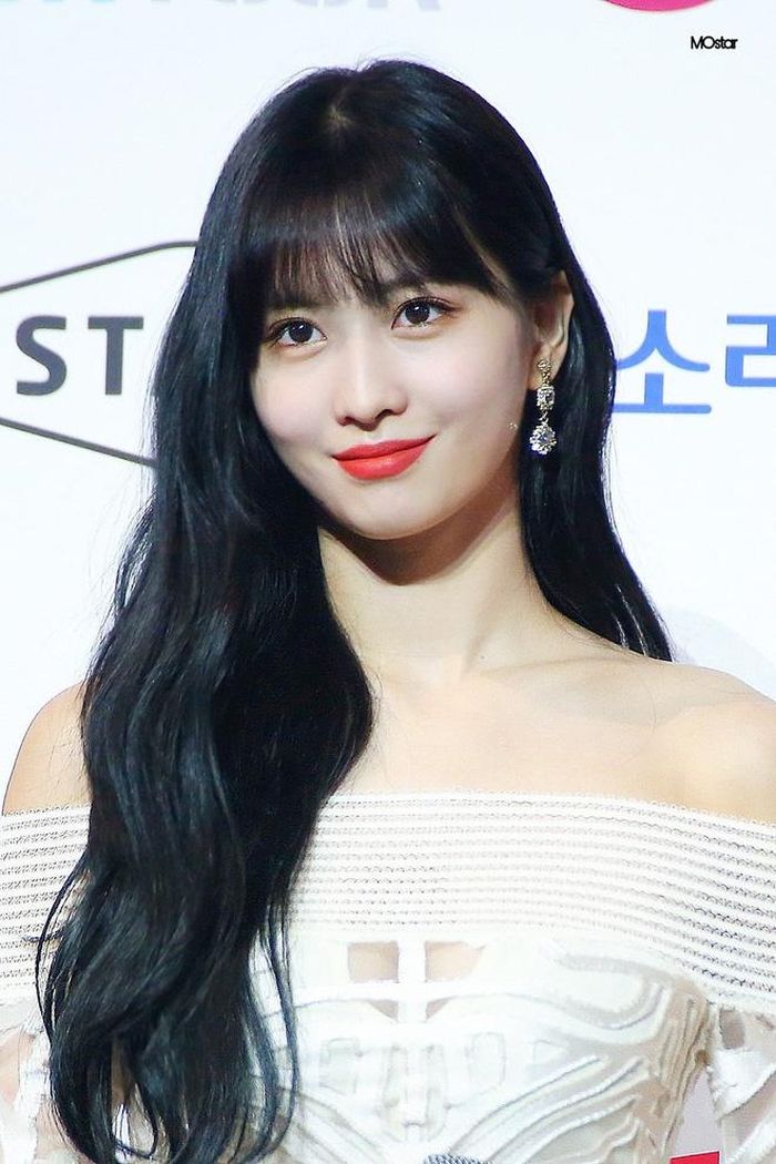 Vị thế mà TWICE có được hiện nay có sự đóng góp không nhỏ của nữ idol người Nhật. Với tài năng nghệ thuật, tính cách đáng yêu, tràn đầy năng lượng, Momo đập tan những định kiến về việc cô là thành viên "vớt" của nhóm để chứng minh năng lực của bản thân và ghi dấu ấn sâu đậm trong lòng công chúng.