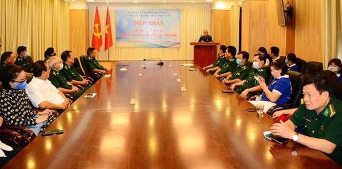  Quang cảnh buổi tiếp nhận.